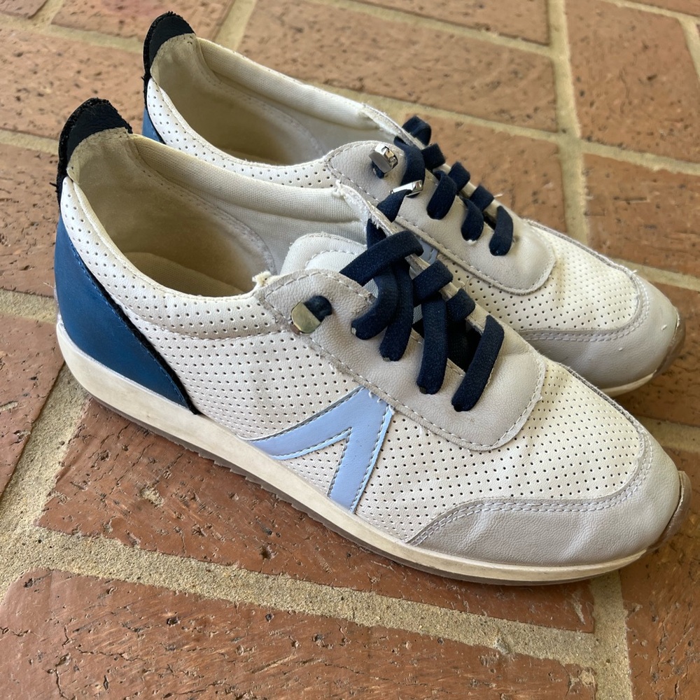 Mia Girls shoes Size 4